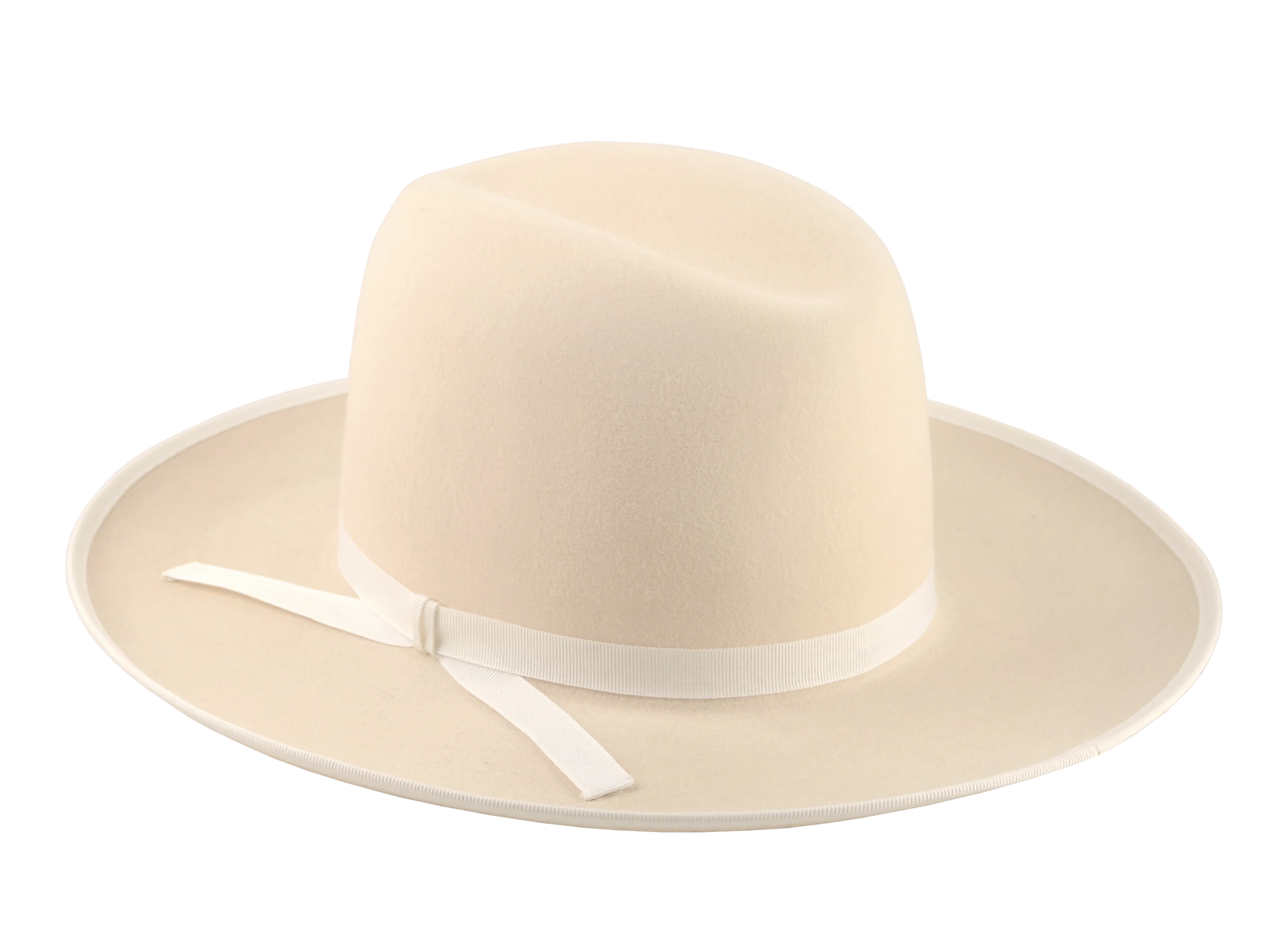 The Wayfarer: Detailed view of the single-crease crown with a focus on craftsmanship | Agnoulita Hats