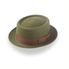 Chapeau Porkpie moderne vert olive avec couronne de télescope | The Topnote