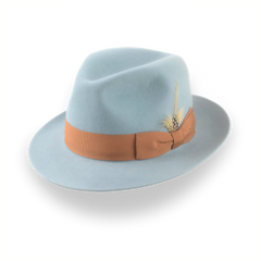 Cappello Fedora Trilby blu cielo con piuma elegante | La fenice