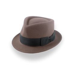 Cappello Trilby marrone Taupe con elegante corona a goccia | The Echo